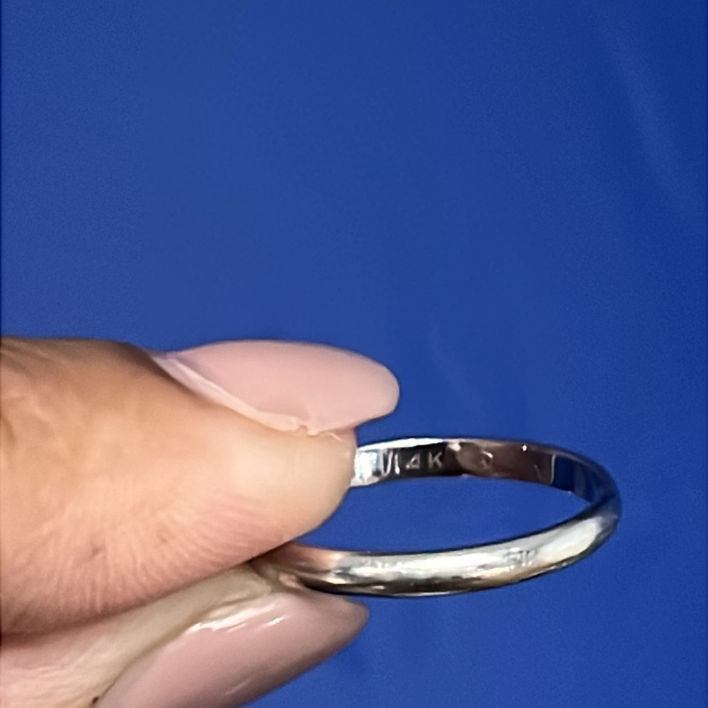 Elegant 14k white gold band ring - Picture 7 of 11